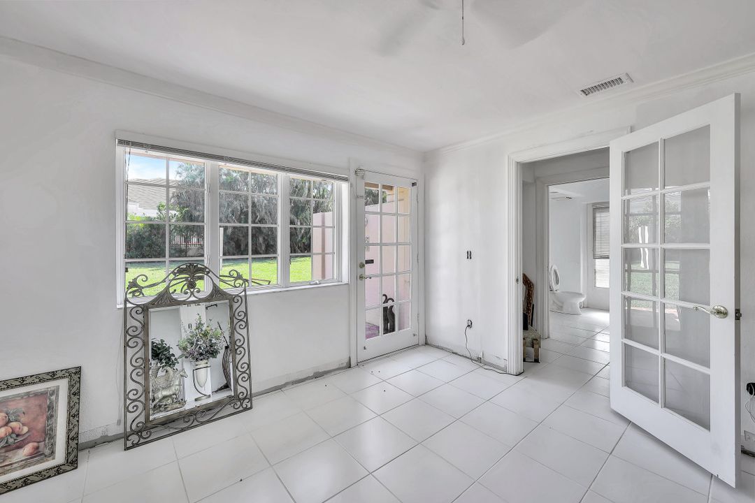 3000 Crayton Rd, Naples, FL 34103