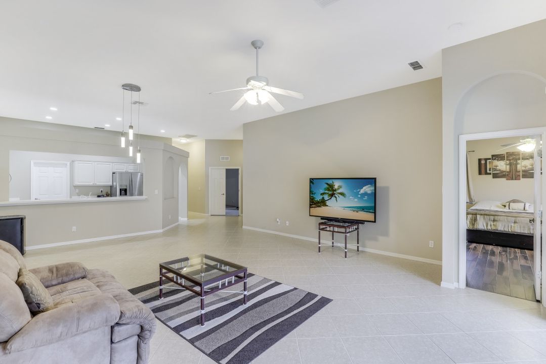 8546 Silk Oak Ln, Naples, FL 34119