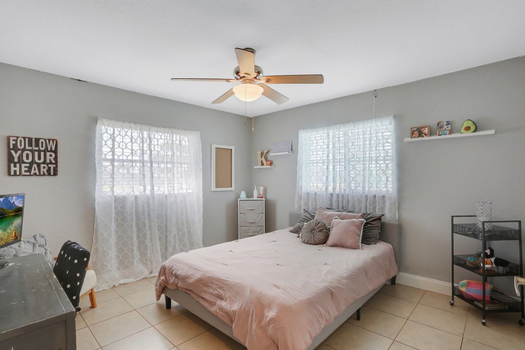 1021 NW 43rd Ave, Cape Coral, FL 33993