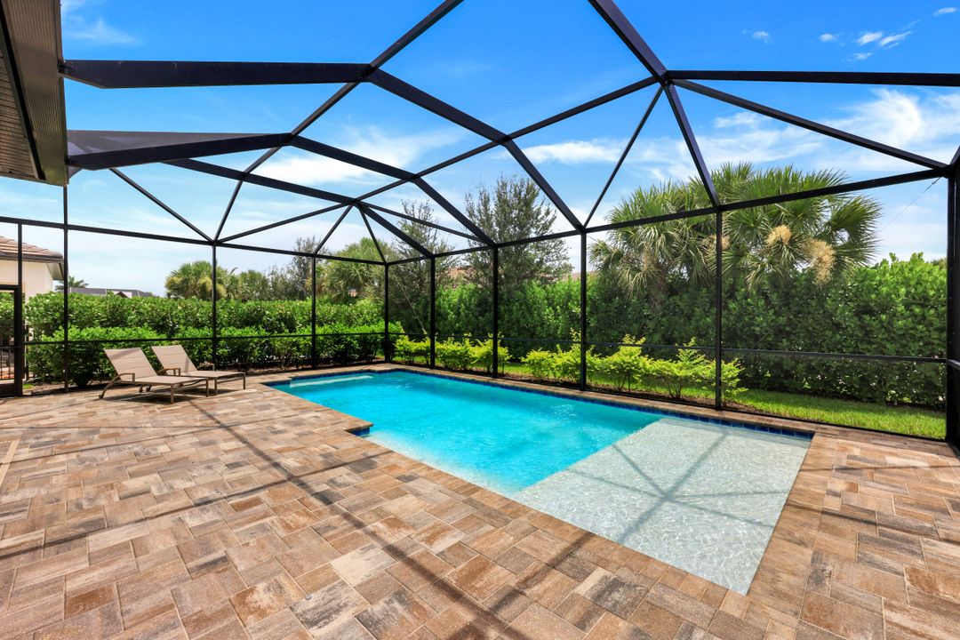 7273 Wilton Dr N, Naples, FL 34109