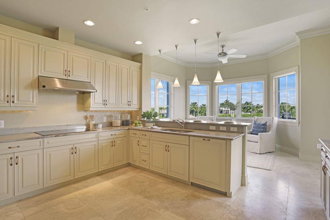 1400 Gulf Shore Blvd N #312, Naples, FL 34102