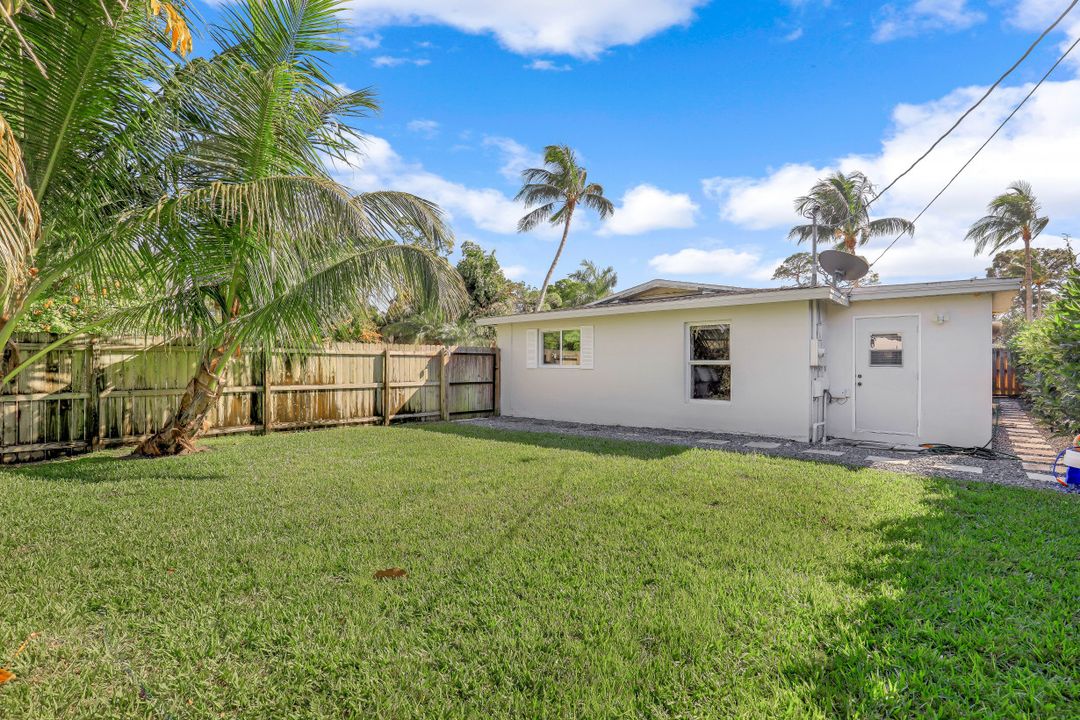 1091 22nd Ave N, Naples, FL 34103