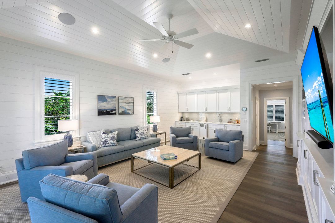 261 Hideaway Cir N, Marco Island, FL 34145