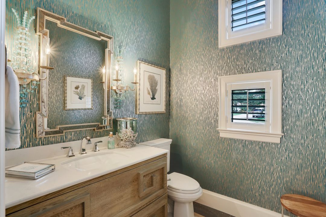 2086 Torino Way, Naples, FL 34105