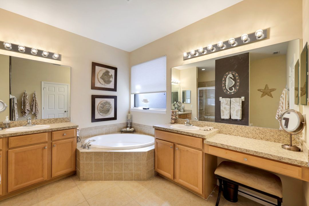 8615 Sumner Ave, Fort Myers, FL 33908