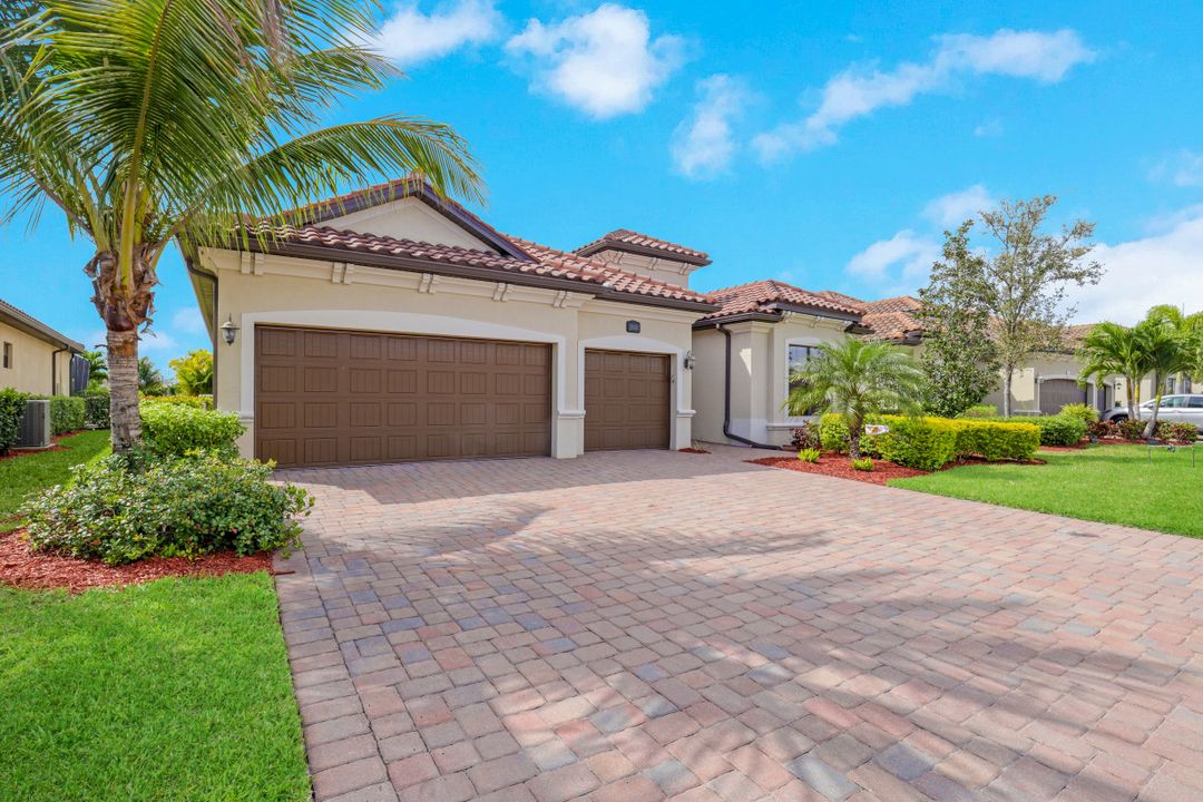 28100 Kerry Ct, Bonita Springs, FL 34135