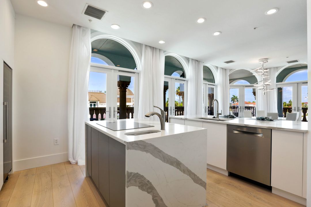 900 5th Ave S #303, Naples, FL 34102