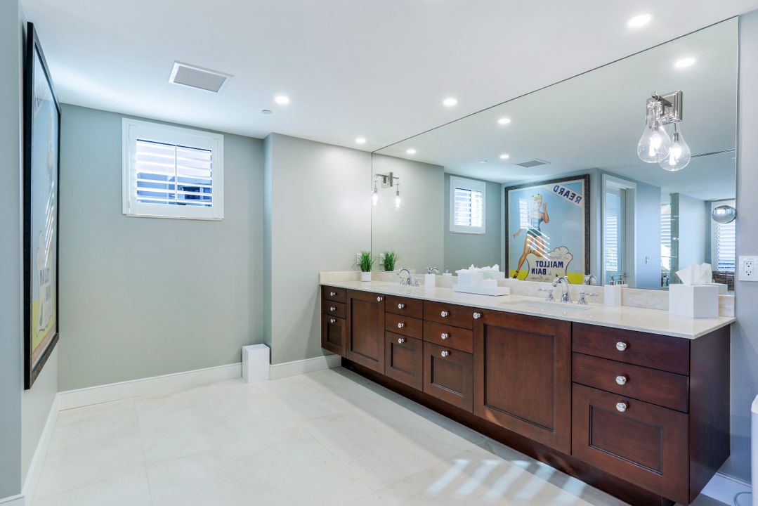 11125 Gulf Shore Dr #1001, Naples, FL 34108