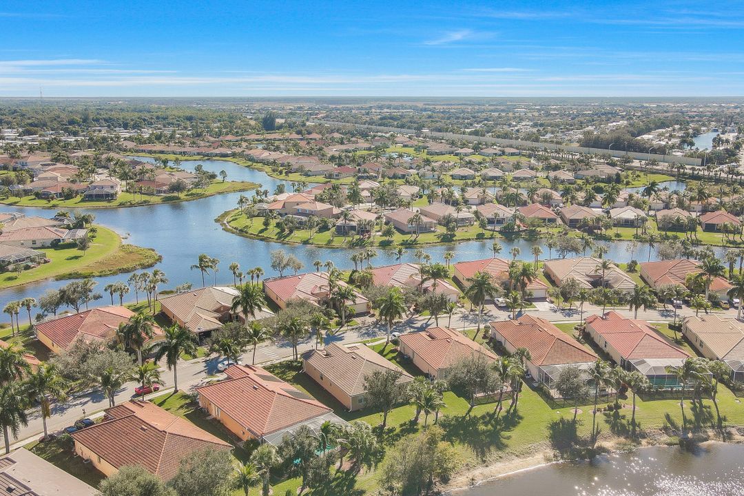 14281 Manchester Dr, Naples, FL 34114