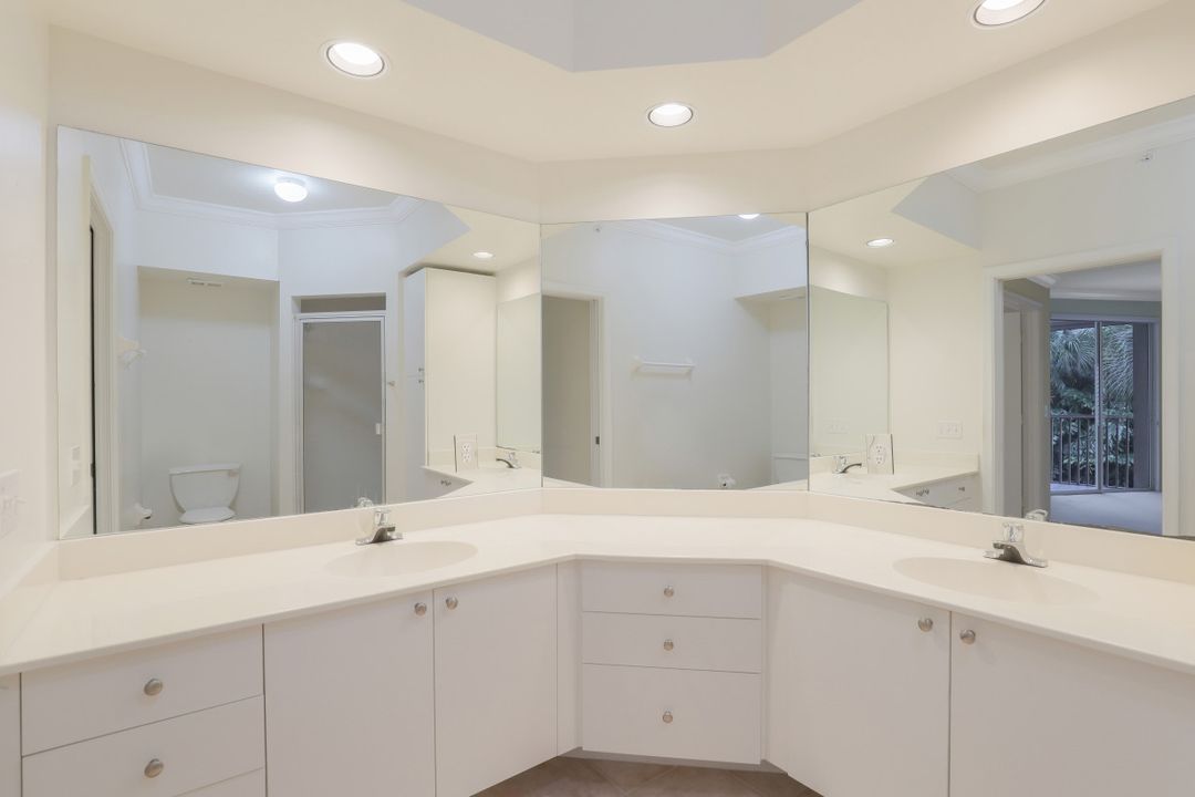 7725 Pebble Creek Cir #206, Naples, FL 34108