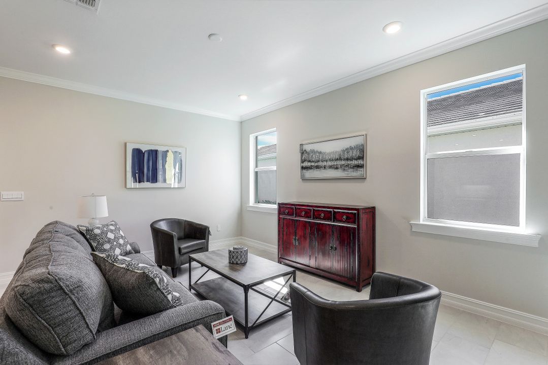 315 Tamarindo Ln, Naples, FL 34114