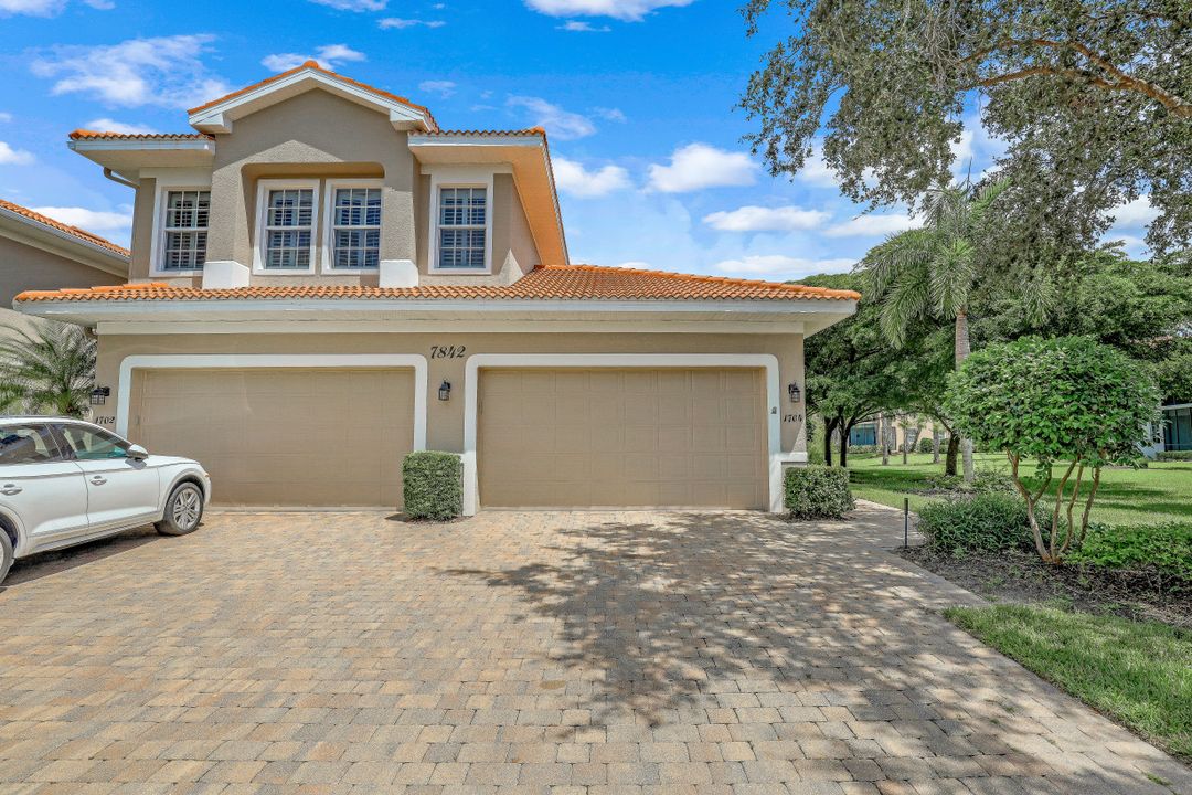 7842 Hawthorne Dr #1701, Naples, FL 34113