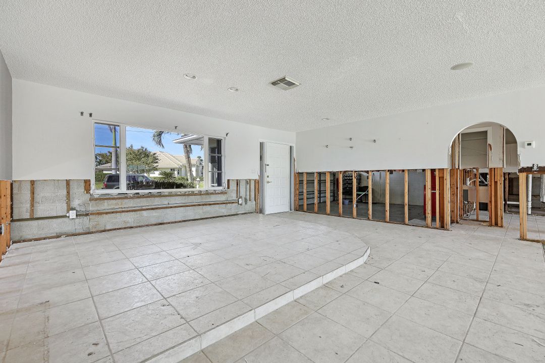 5327 SW 11th Ct, Cape Coral, FL 33914