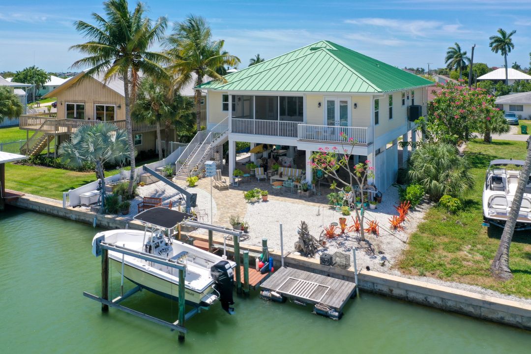147 San Salvador St, Naples, FL 34113