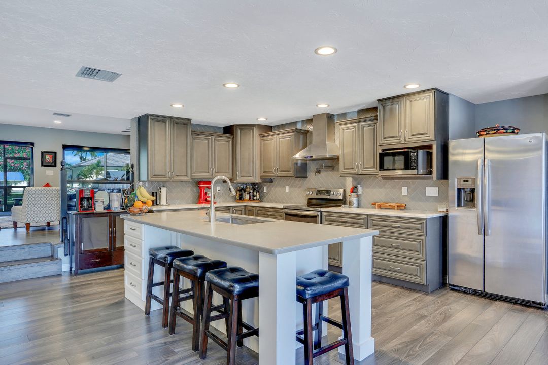 5811 SW 1st Pl, Cape Coral, FL 33914