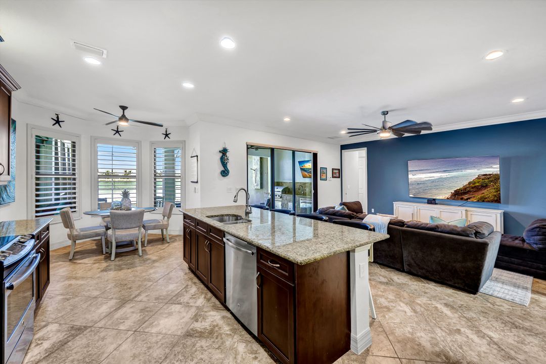 2739 Cinnamon Bay Cir, Naples, FL 34119