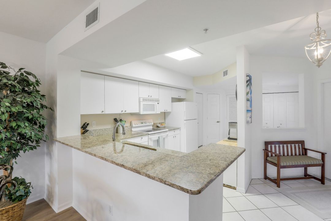 5060 Cedar Springs Dr #102, Naples, FL 34110