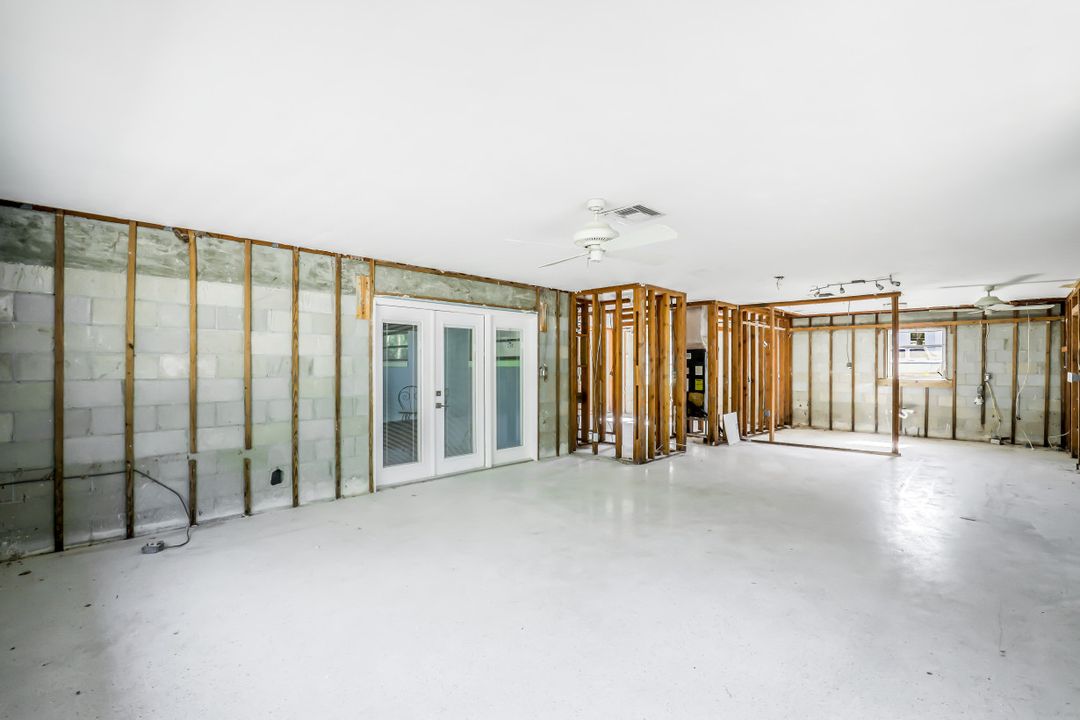 10390 River Dr, Bonita Springs, FL 34135