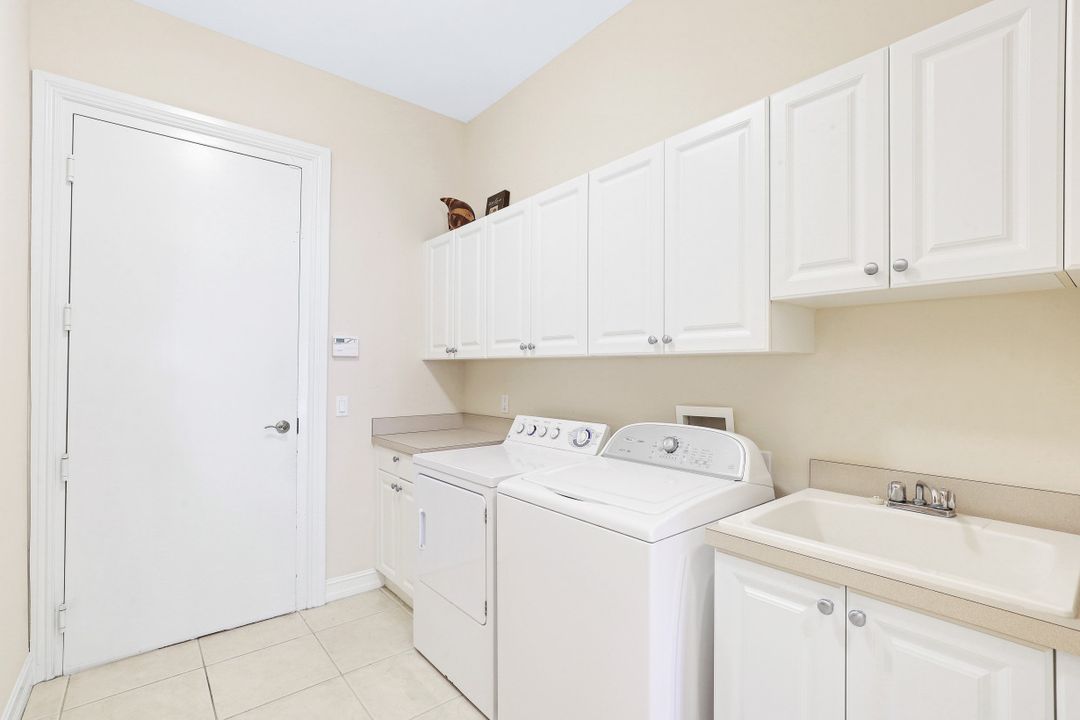 5005 Maxwell Cir #102, Naples, FL 34105