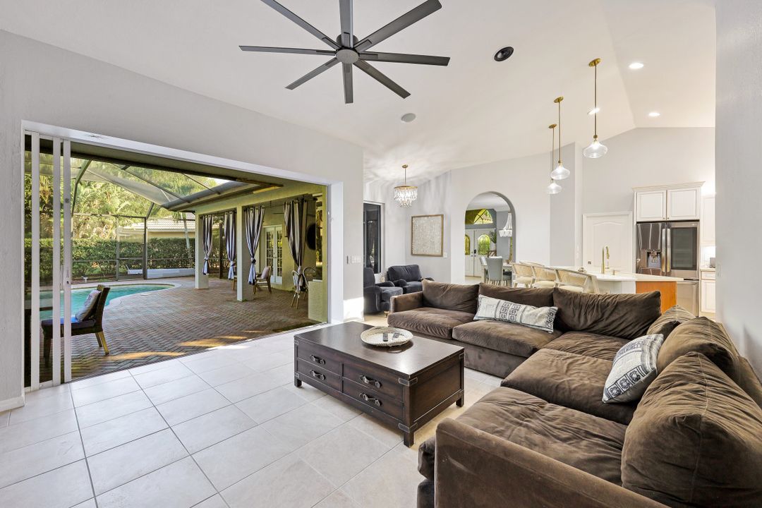 2047 Terrazzo Ln, Naples, FL 34104