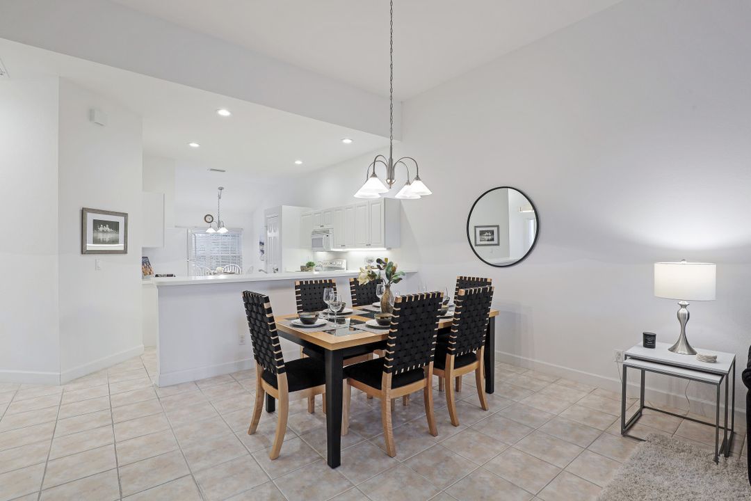 5873 Northridge Dr, Naples, FL 34110