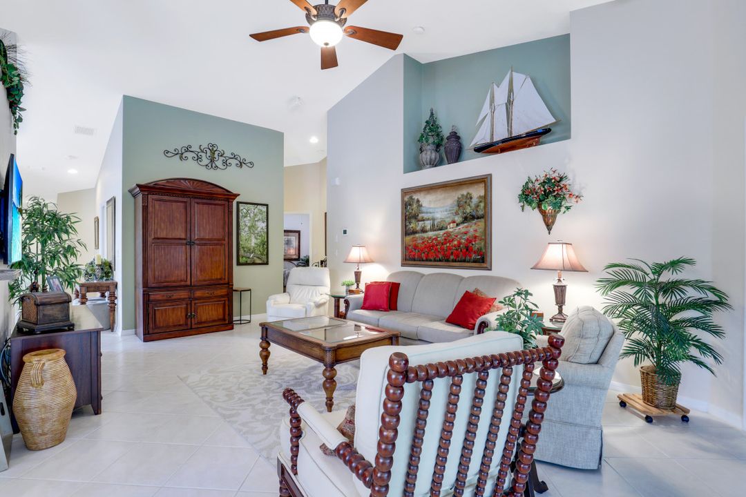 5610 Sherborn Dr #202, Naples, FL 34110