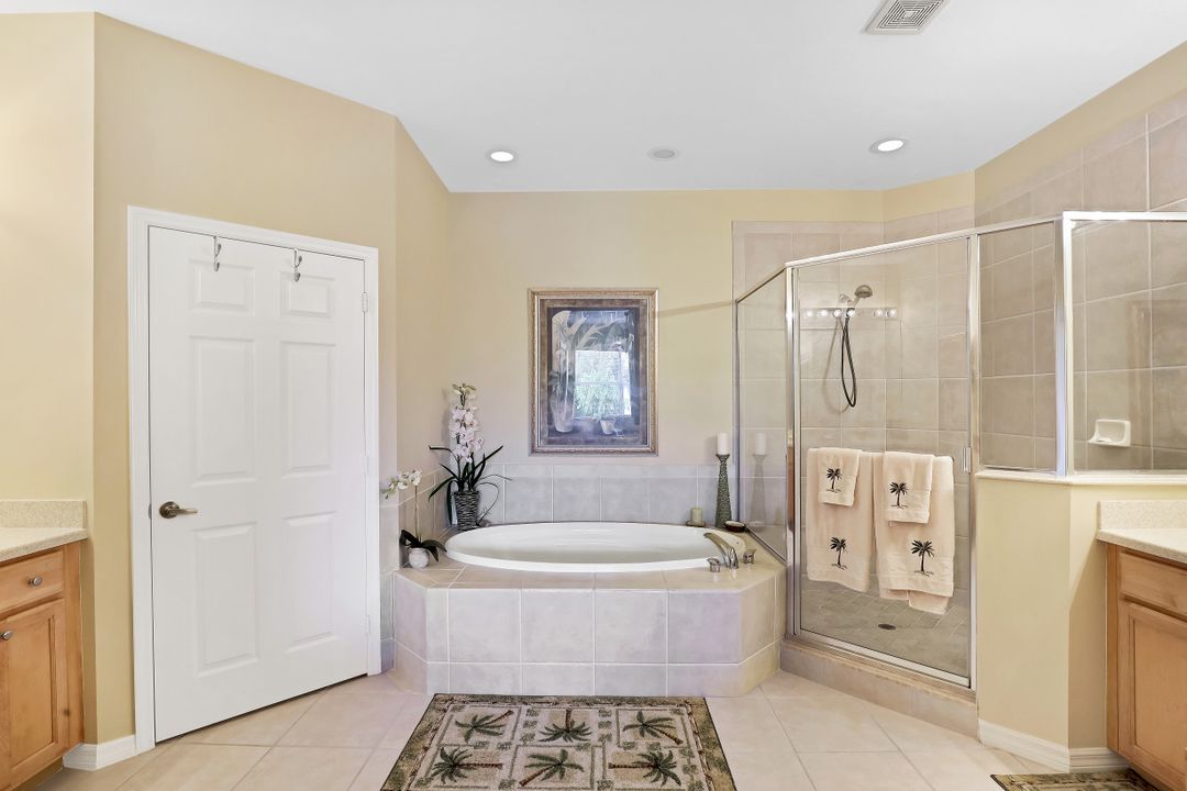 7060 Bay Woods Lake Ct #201, Fort Myers, FL 33908