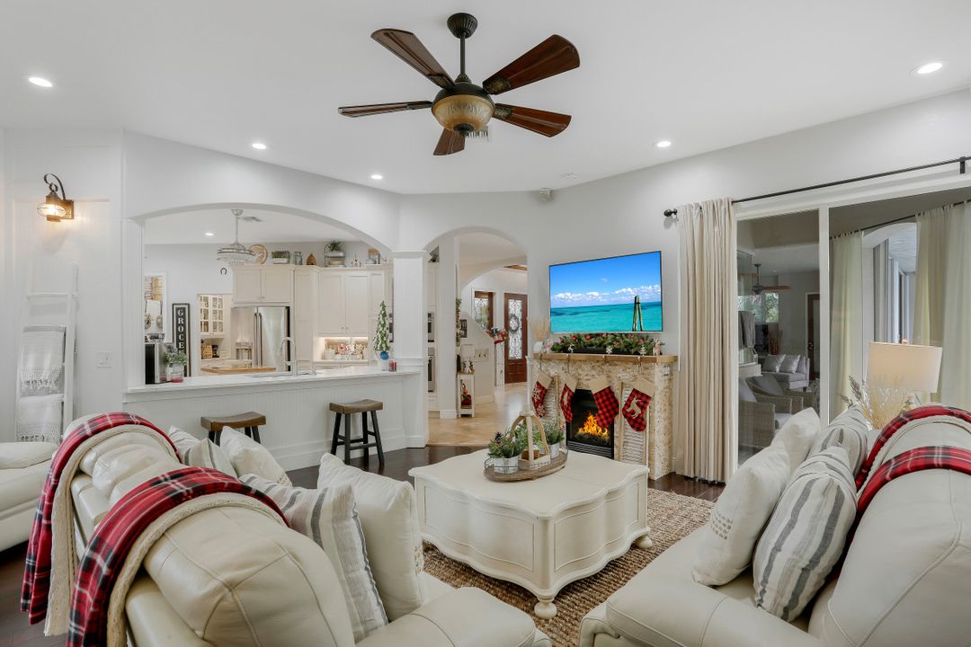 1817 Piccadilly Cir, Cape Coral, FL 33991