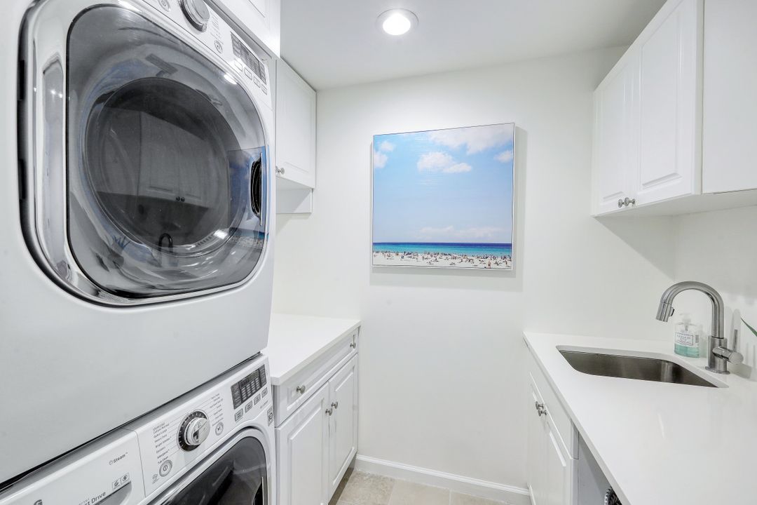 60 Seagate Dr #1204, Naples, FL 34103
