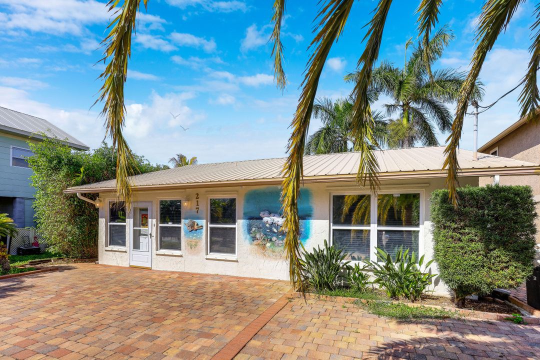 217 Miramar St, Fort Myers Beach, FL 33931