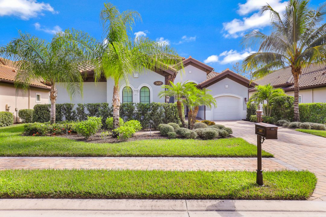 7497 Lantana Cir, Naples, FL 34119