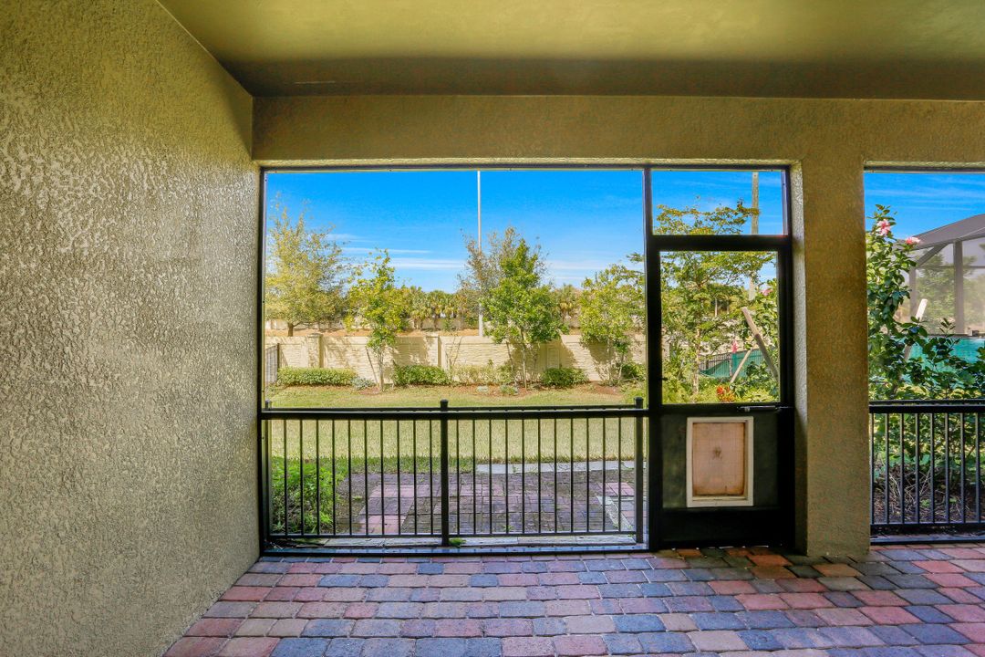 16387 Barclay Ct, Naples, FL 34110