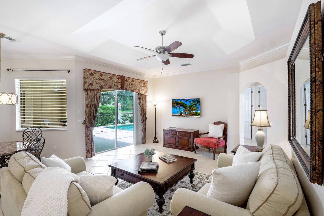 5014 Old Pond Dr, Naples, FL 34104