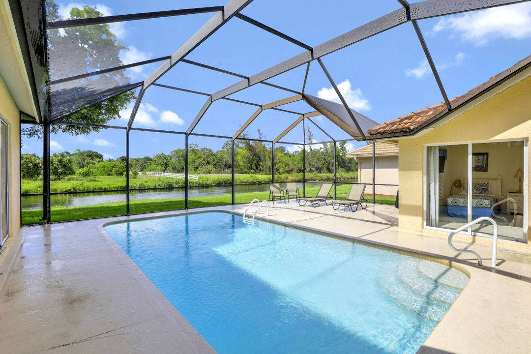 1087 Tivoli Dr, Naples, FL 34104