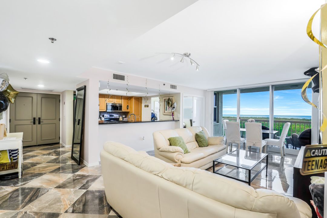 6585 Nicholas Blvd #703, Naples, FL 34108