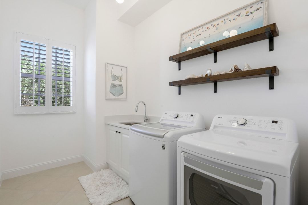 9263 Museo Cir #204, Naples, FL 34114