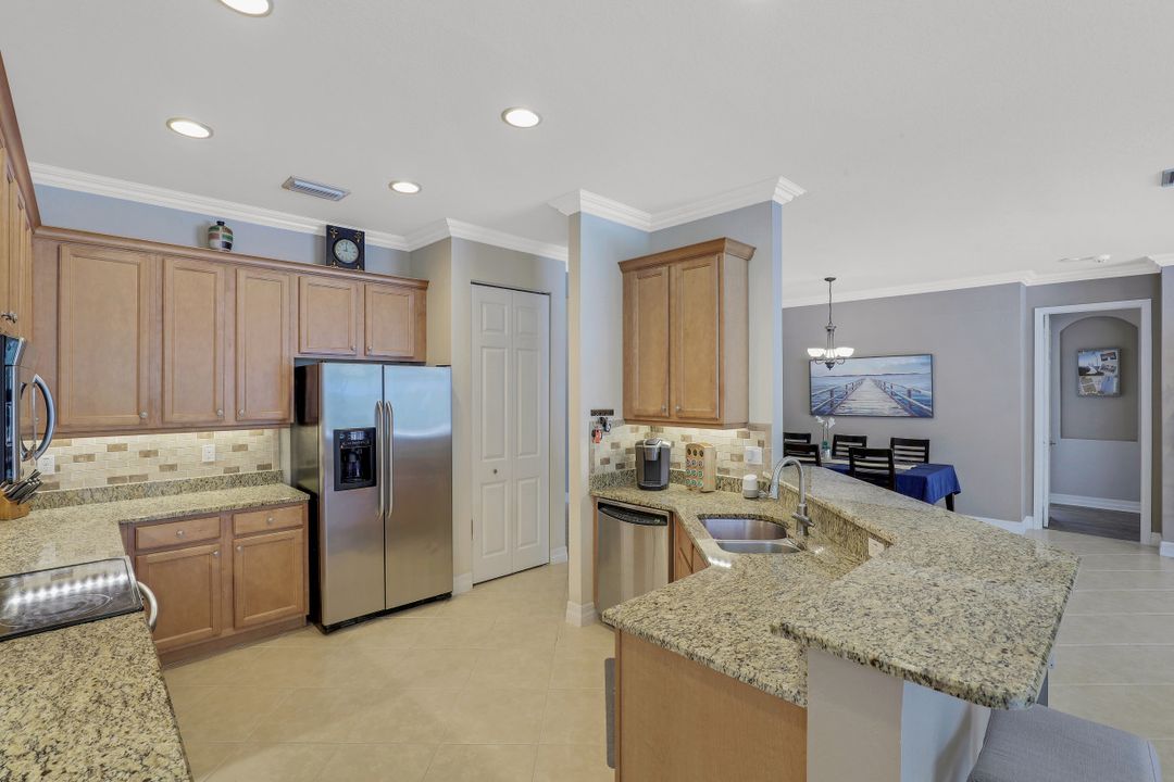 10157 Silver Maple Ct, Fort Myers, FL 33913