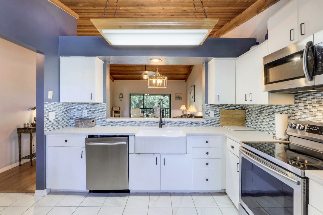 3018 Kings Lake Blvd #3018, Naples, FL 34112