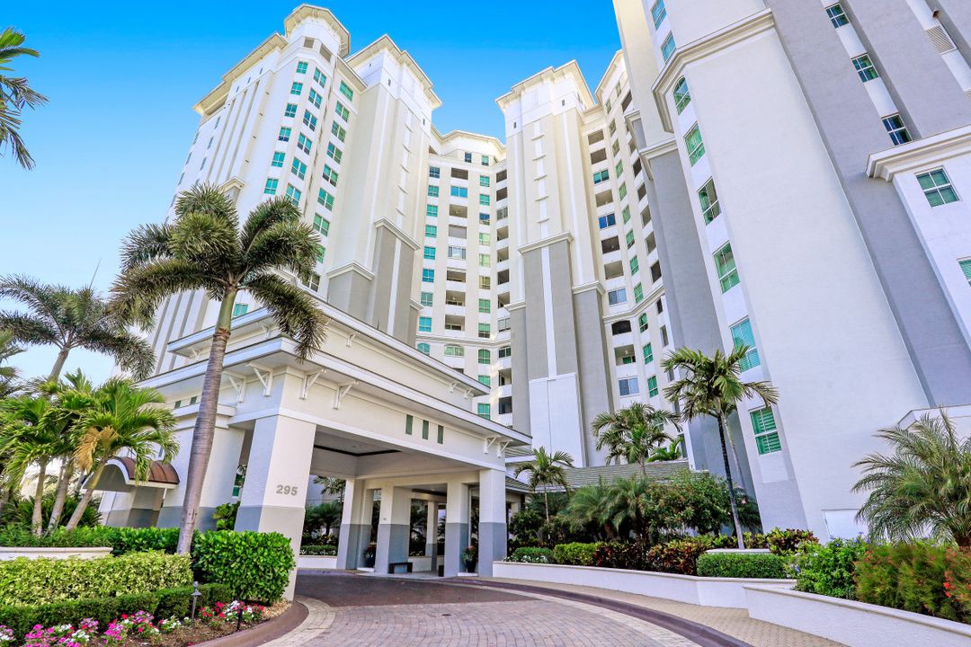 285 Grande Way #1204, Naples, FL 34110