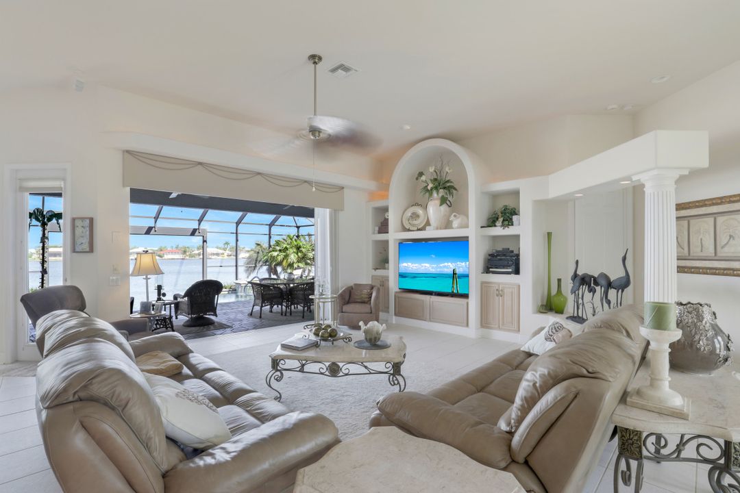 5219 SW 5th Pl, Cape Coral, FL 33914