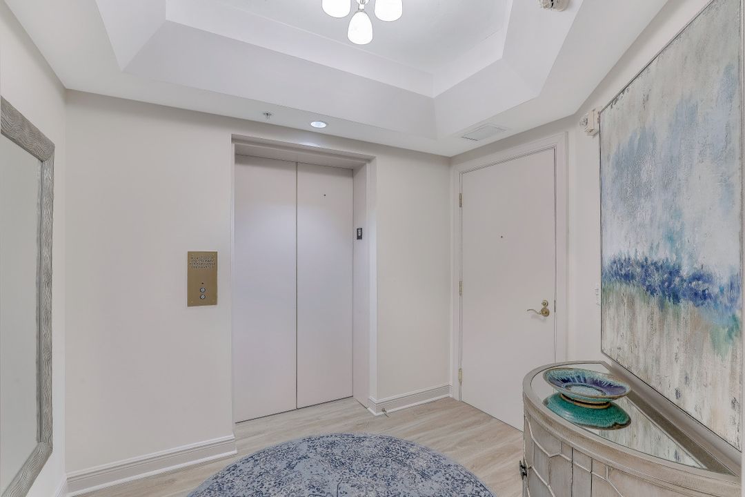 1060 Borghese Ln, Naples, FL 34114