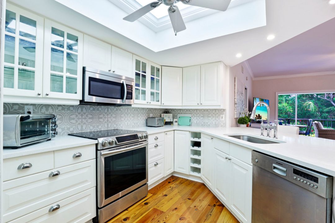 5897 Chanteclair Dr #313, Naples, FL 34108