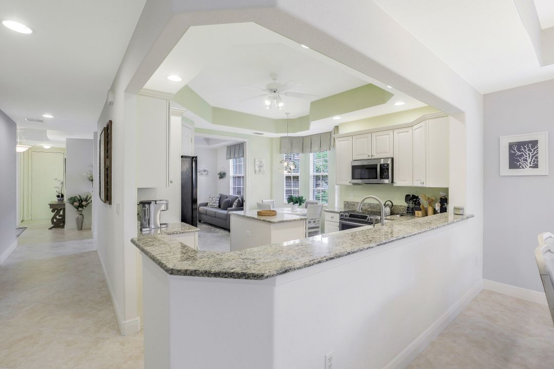 7842 Hawthorne Dr #1701, Naples, FL 34113
