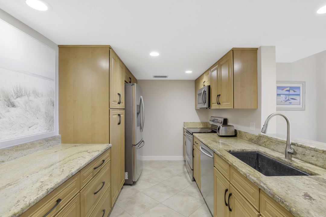 17 Bluebill Ave #104, Naples, FL 34108