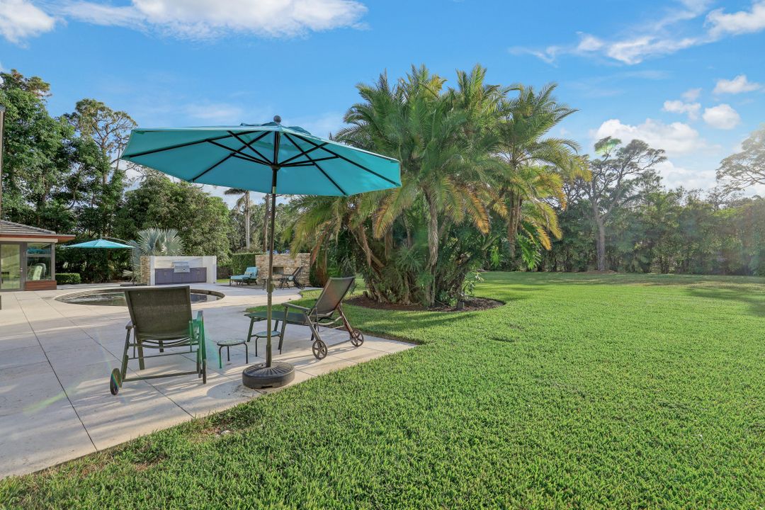 615 Carica Rd, Naples, FL 34108