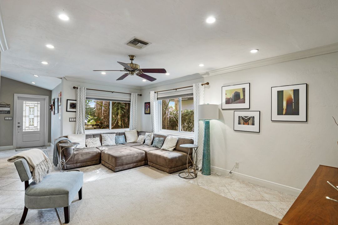 791 96th Ave N, Naples, FL 34108