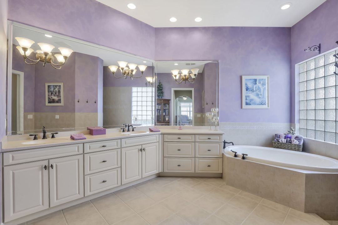 10259 Avonleigh Dr, Bonita Springs, FL 34135