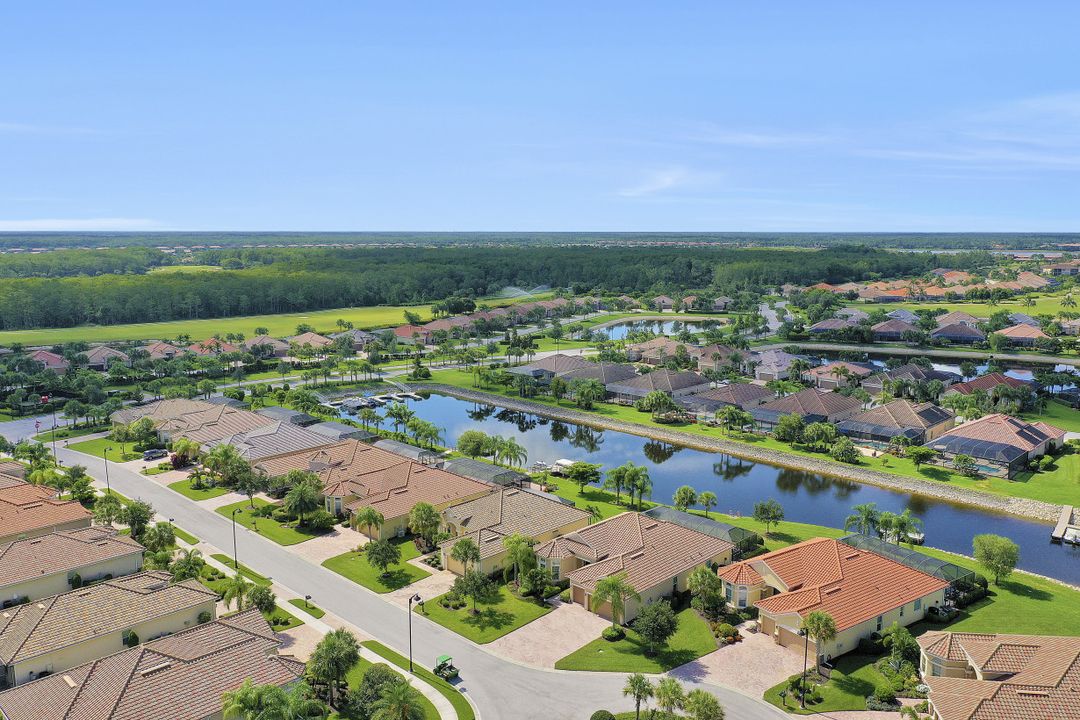 9172 Flint Ct, Naples, FL 34120