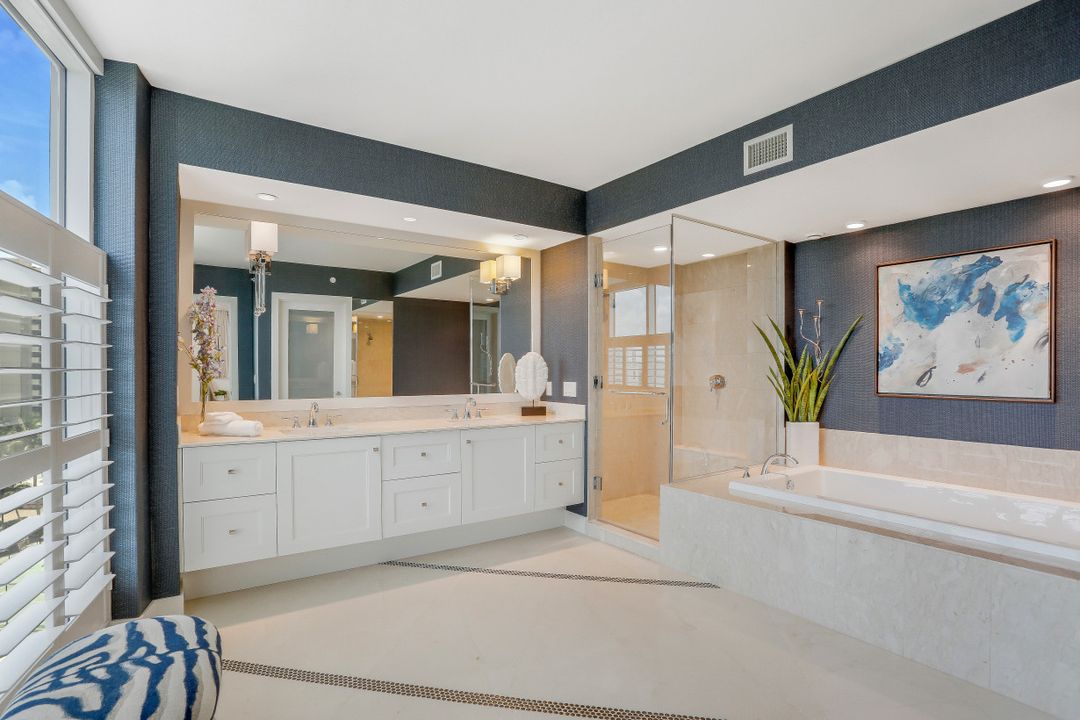 11125 Gulf Shore Dr #701, Naples, FL 34108