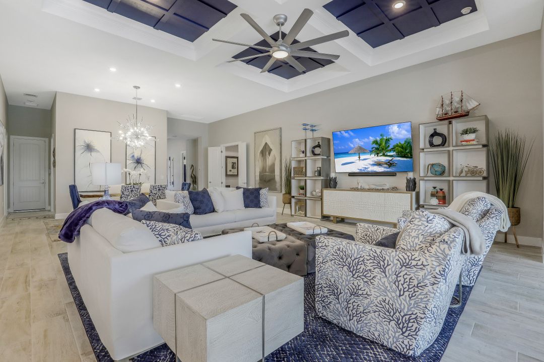 9610 Everglades Dr, Naples, FL 34120